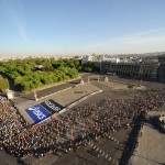 La prima curva in Place de la Concorde